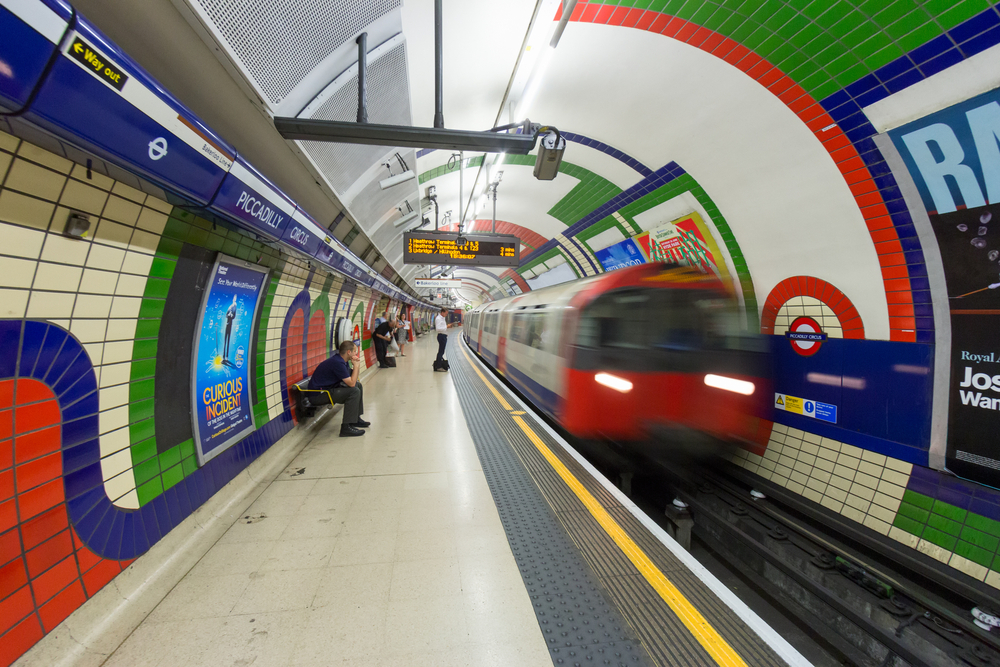 Piccadilly: Jedna z nejvytíženějších stanic londýnského metra londyn 293817245