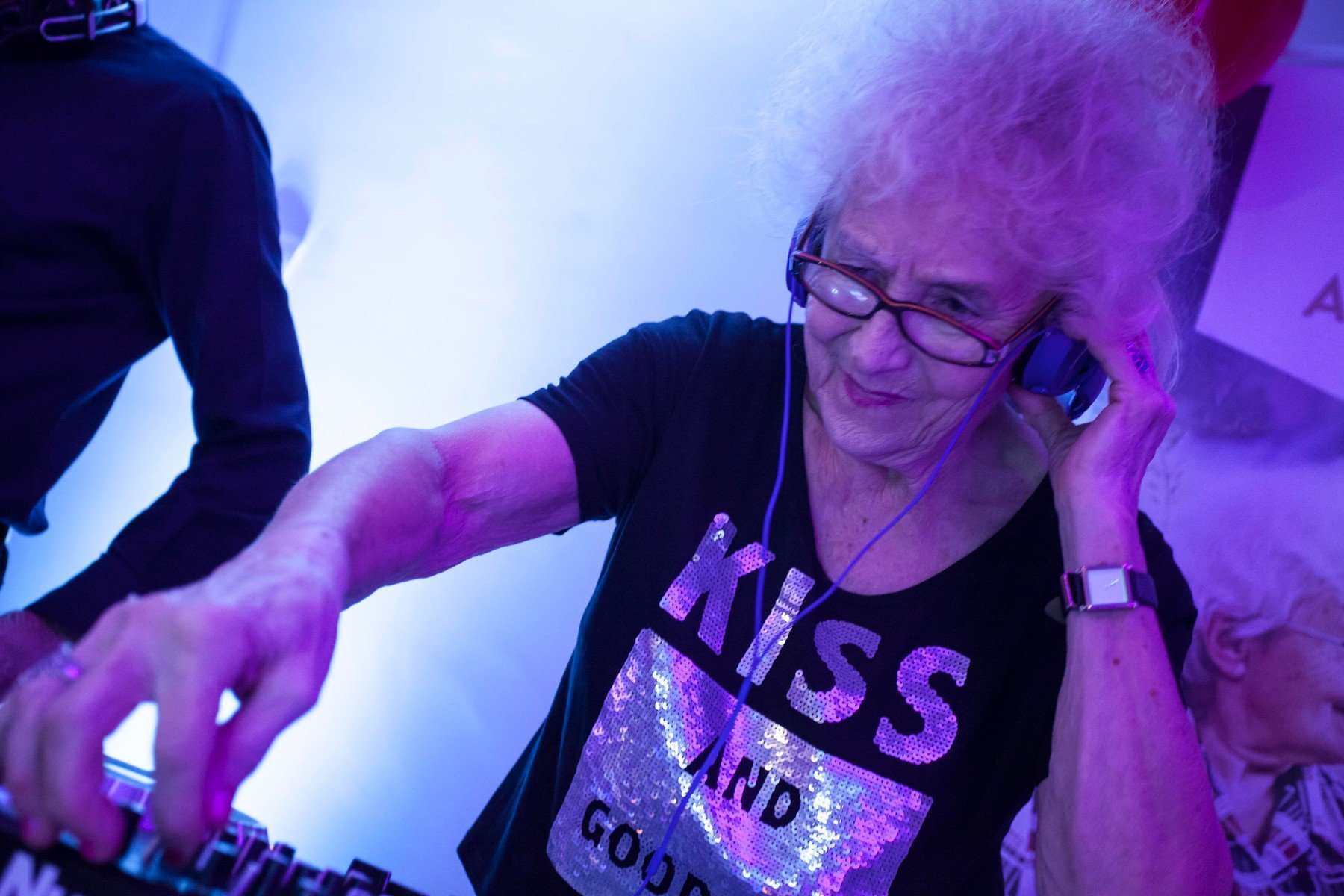 Osmdesátiletá DJ Wika zahraje na open party na Střeláku. Jak to má s orientací, nevíme pride wika 0320997290 2