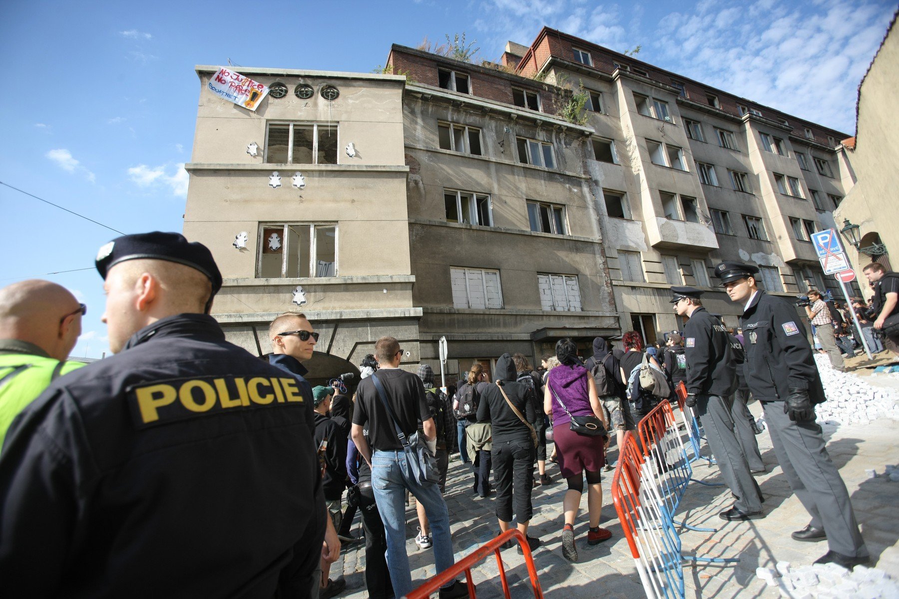 squat albertov 0213405659