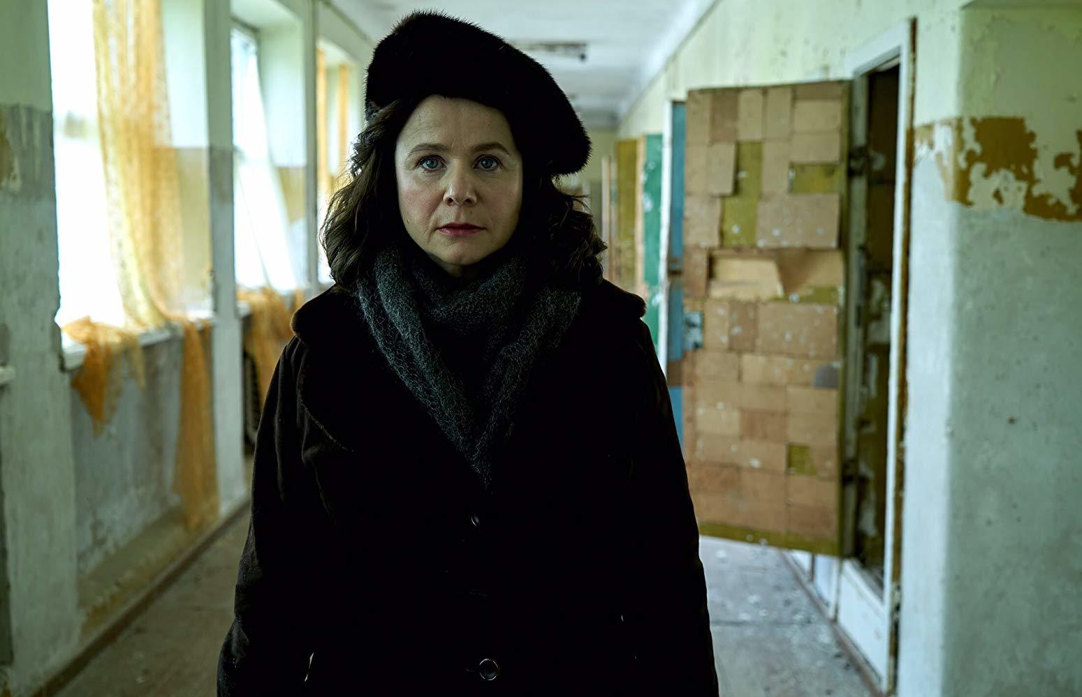 Emily Watson jako typická jaderná fyzička z Minsku cernobyl 4