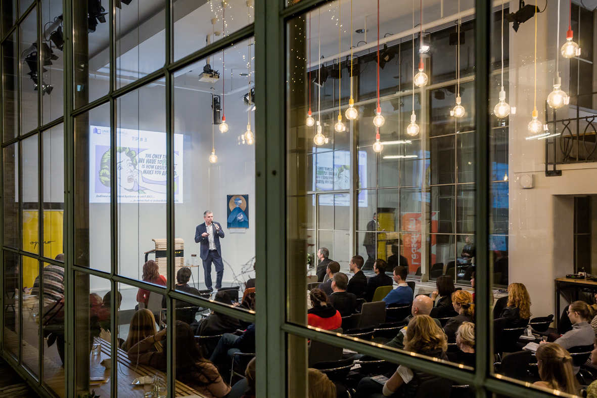 Václav Mach byl jedním z řečníků na konferenci Dítě v síti, kterou magazín Flowee pořádal v prosinci 2018 mach konference