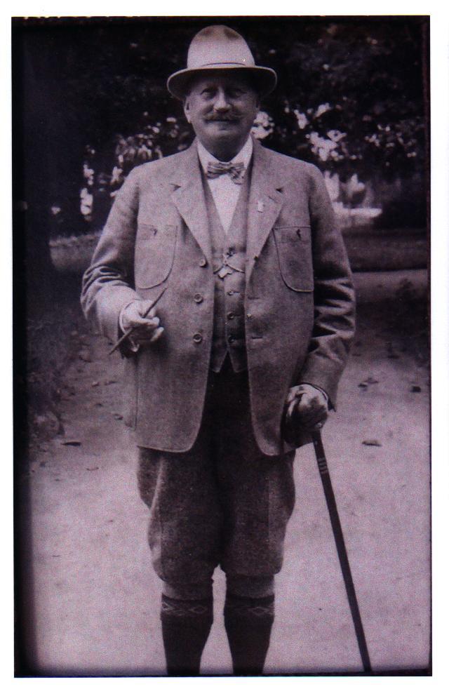 Zakladatel destilérky Zikmund Jelínek. Jeho syn Rudolf měl sice trochu problémy s kartami, ale nakonec pálenkové impérium rozšířil zikmund jelinek