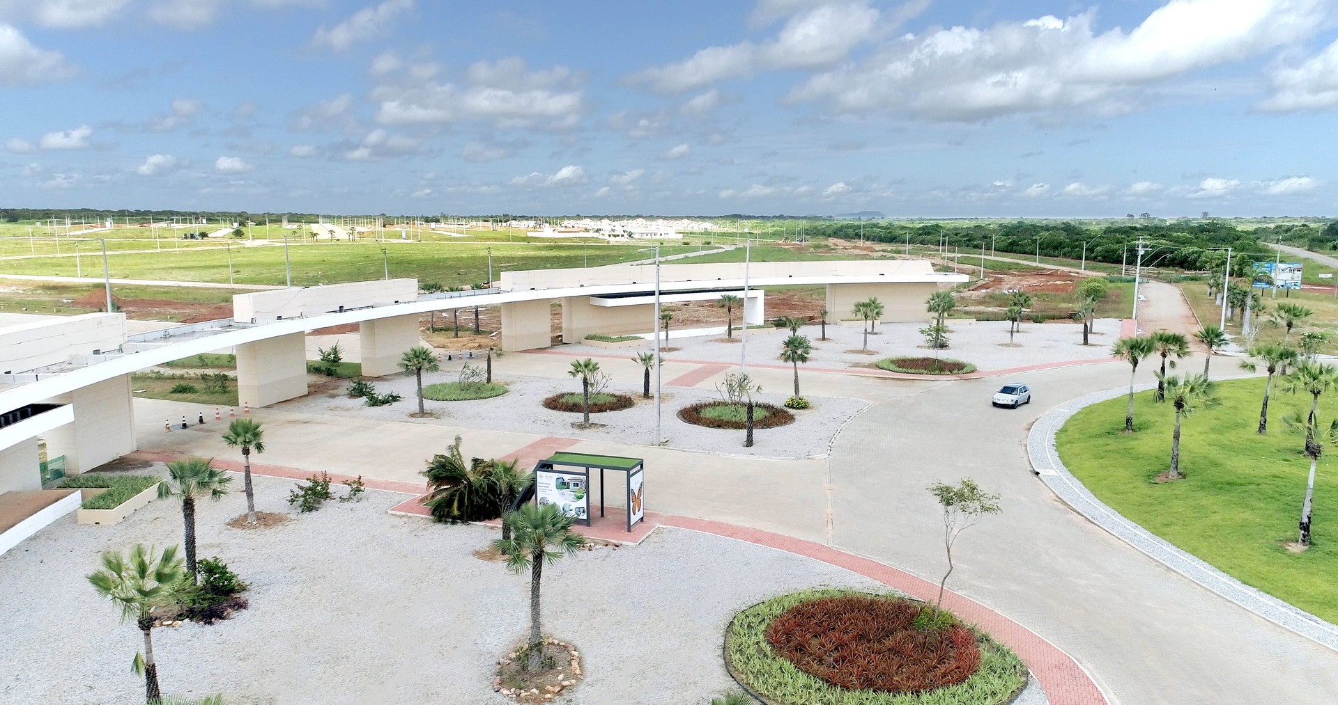 Takhle má vypadat příjezd do brazilského Smart City Laguna. Tak snad se tam objeví i nějací lidé entrance to laguna june 2019
