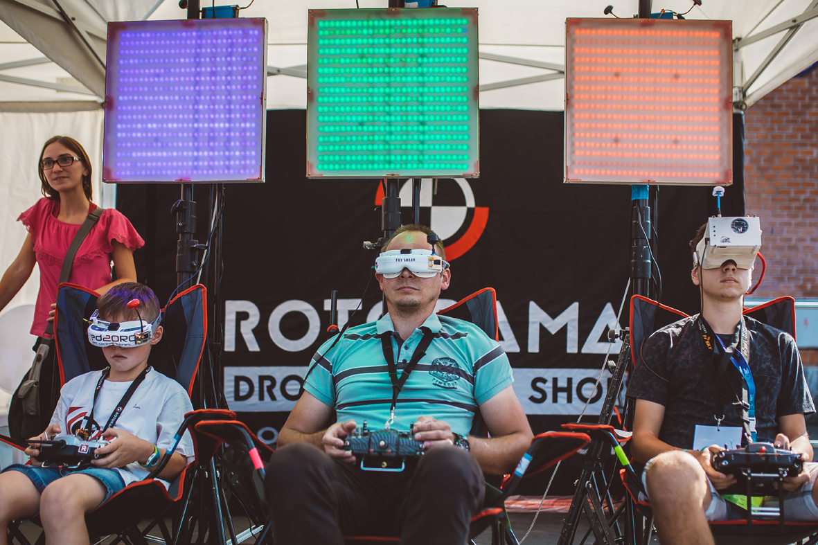 Na festivalu se celkem bez problémů dostanete do virtuální reality. Pak musíte ale najít východ pff 2018 day1 0072