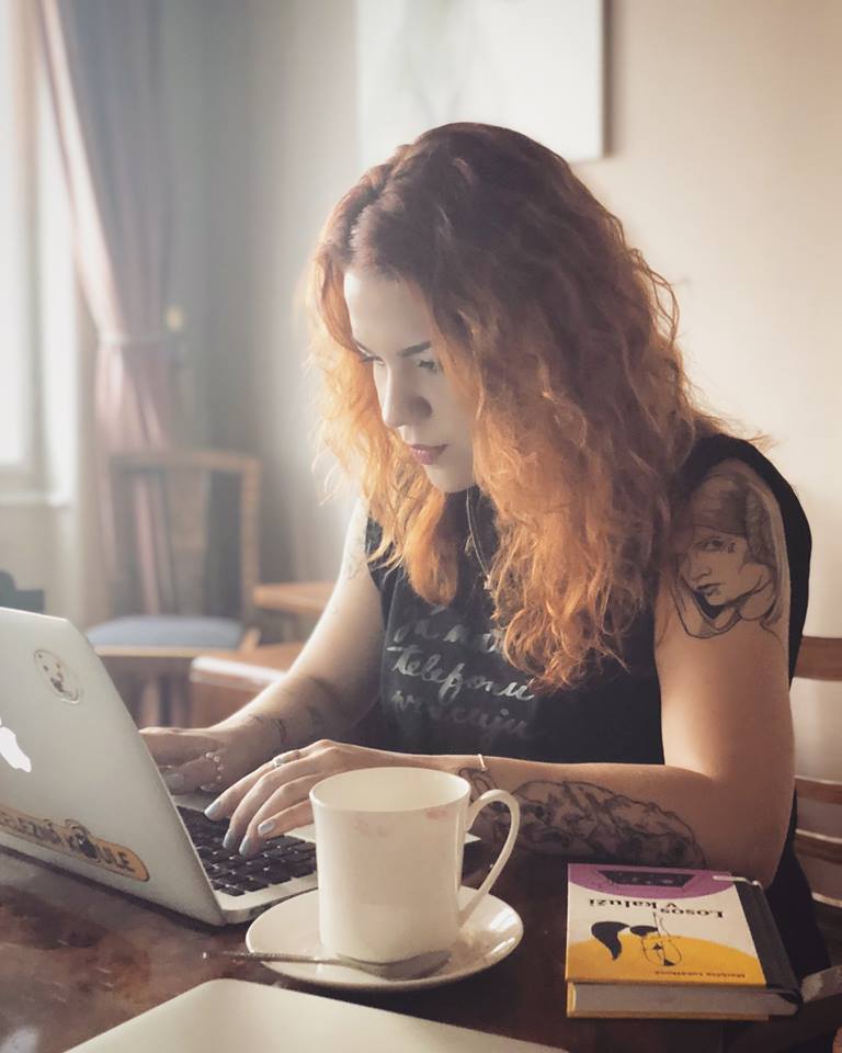 Jsem hrozně ráda za to, že jsem do třinácti vyrůstala bez internetu lukaskova 2