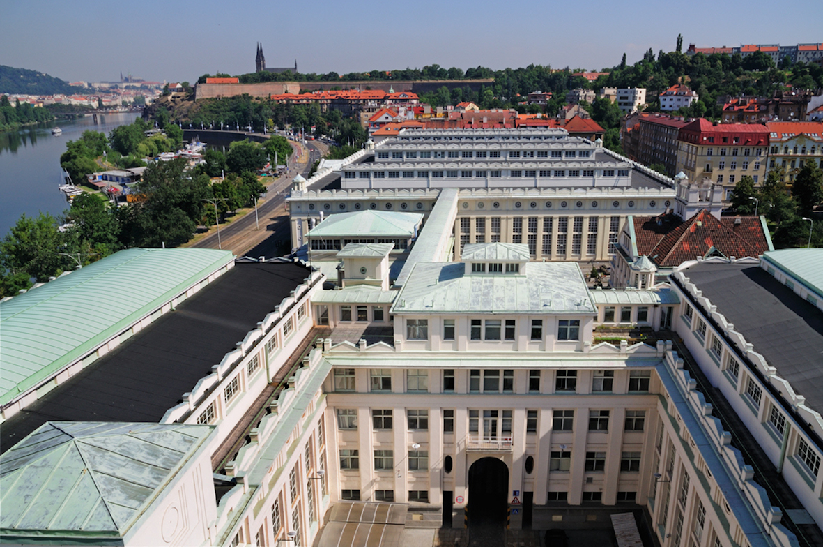 Novoklasicistní Podolská vodárna vznikla na konci 20. let minulého století podoli