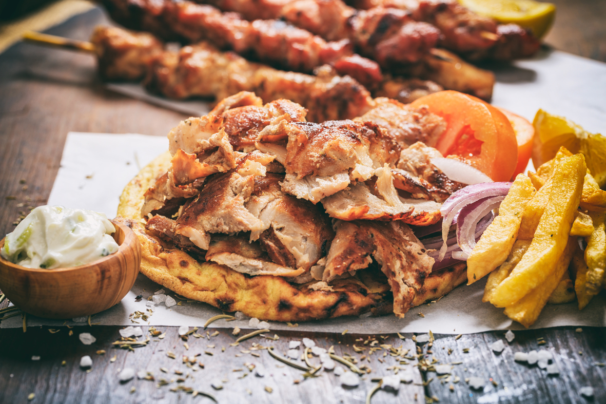 Hlad, který se dostaví po koupání, rychle zaženete skvělým gyrosem recky gyros
