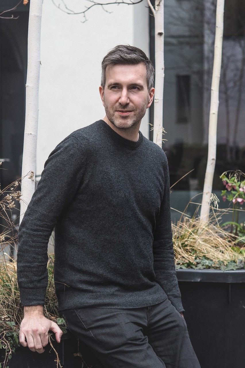 Dřevo je vhodné na cokoli. Ať už budete stavět třeba bazén nebo koncertní halu, radnici, kanceláře, říká Pavel Horák drevostavby in