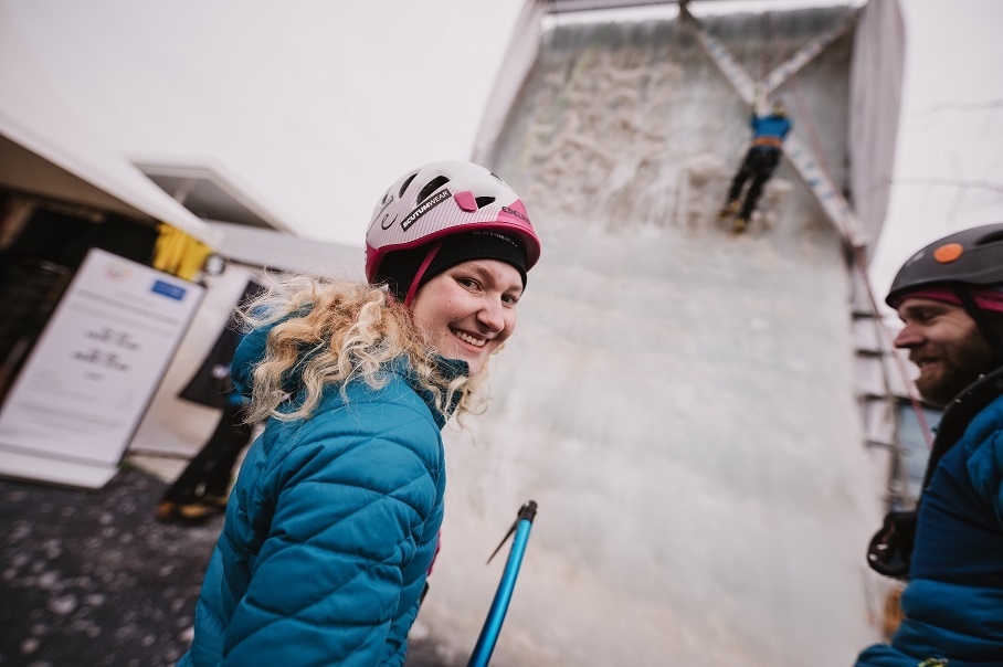 Je to větší adrenalin než na normální stěně, říká Aneta Loužecká aneta ledova stena