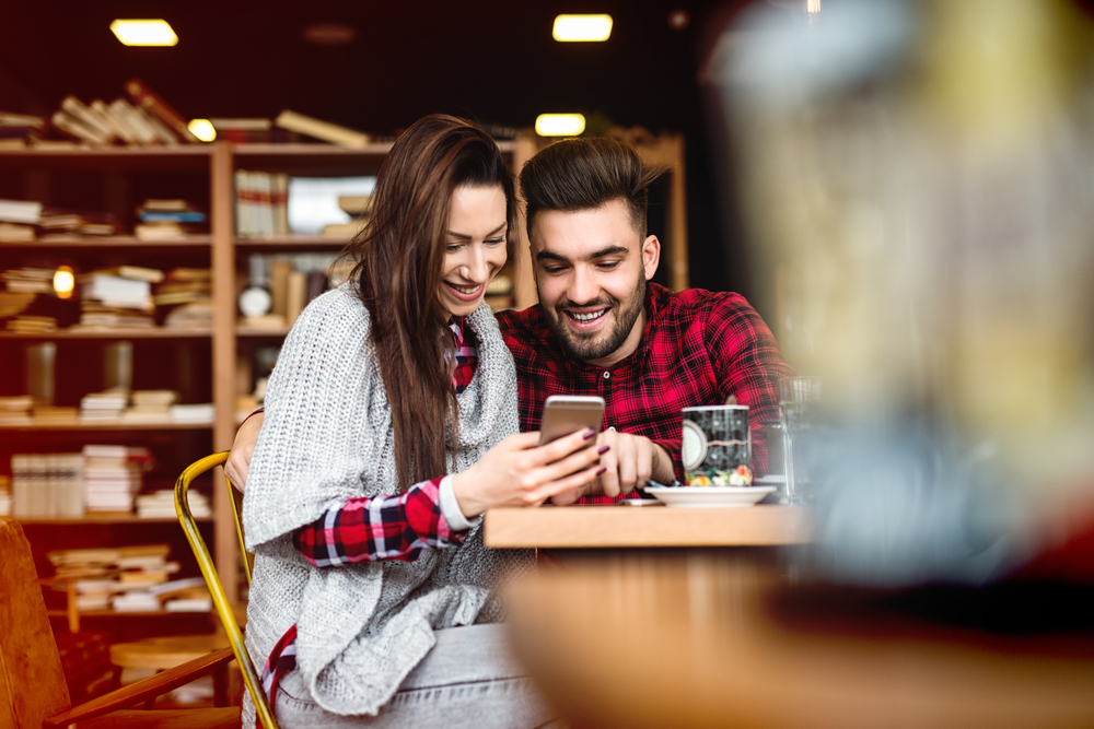 Na seznamkách lze najít i pravou lásku, ale musíte nejdřív přefiltrovat ty, kteří hledají jen povrchní známosti. par shutterstock 562367461