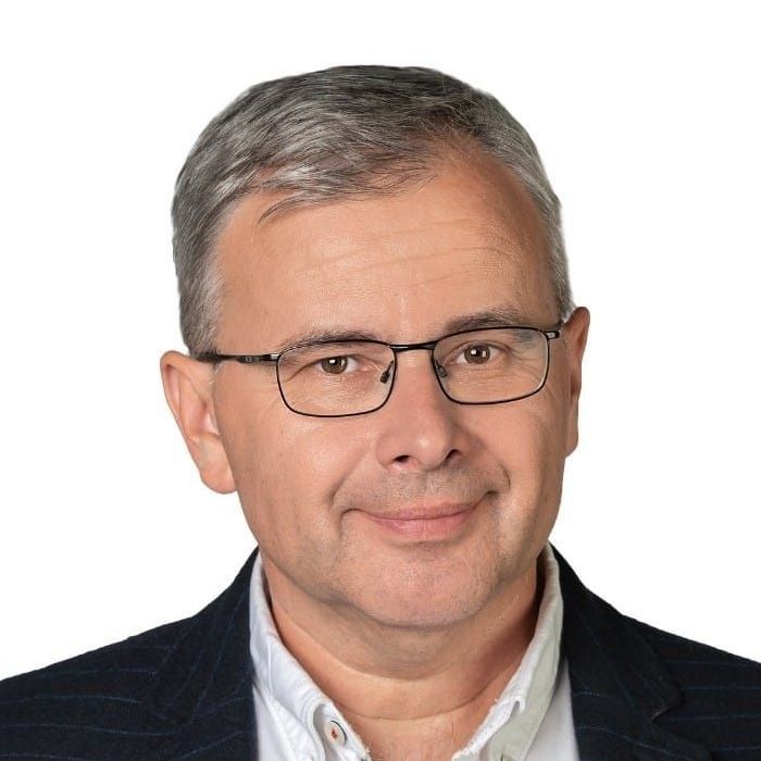 michal svarc p8 square