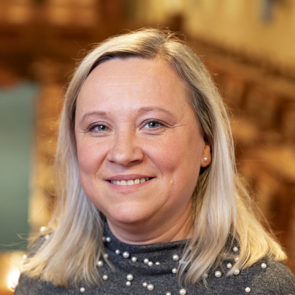 renata chmelova p10 square