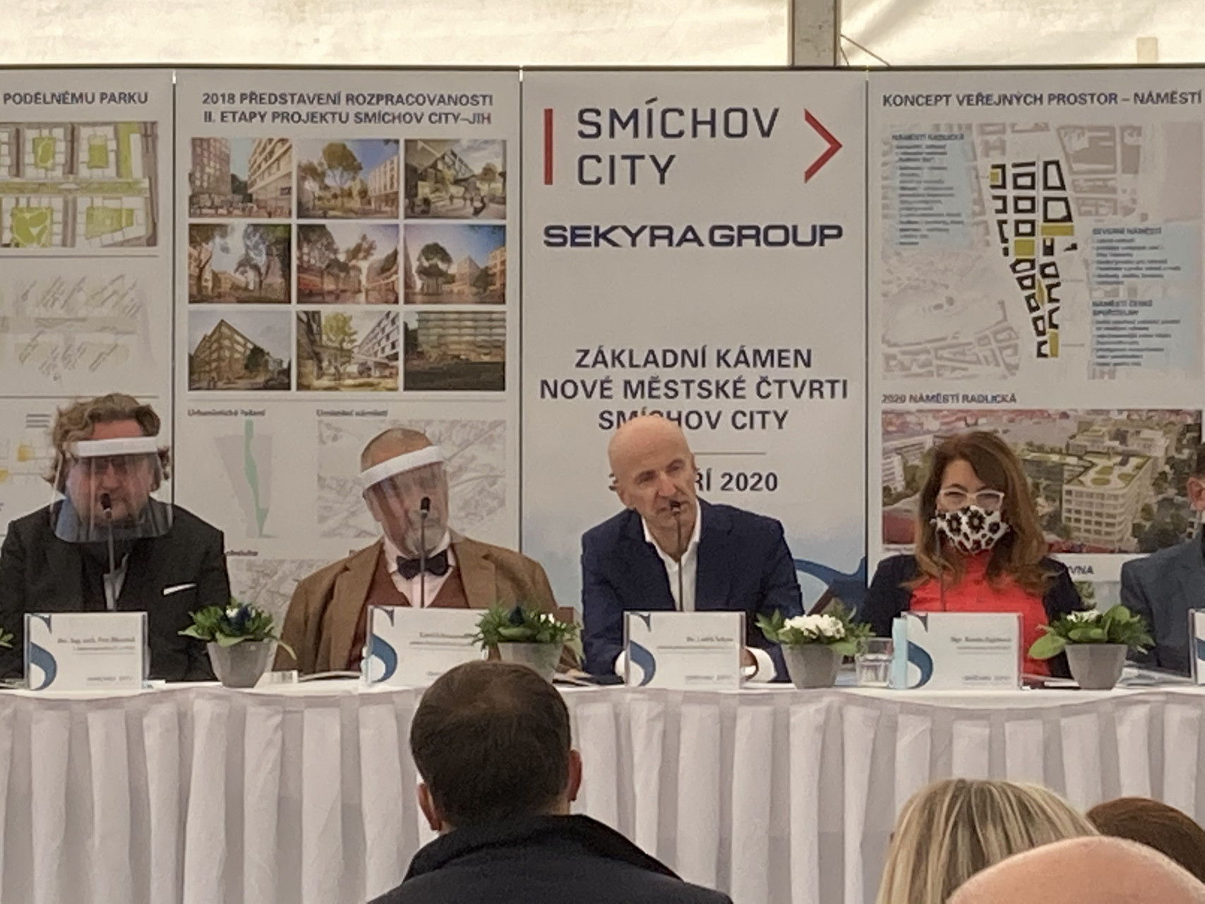 Tisková konference, zleva: Petr Hlaváček, Karel Schwarzenberg, Luděk Sekyra, Renáta Zajíčková (starostka Prahy 5) foto1