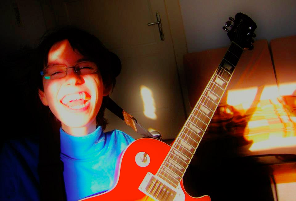 It's only rock'n'roll! Honza s kytarou, ještě před pár lety 34794230 10156406392000522 1193329785288261632 n