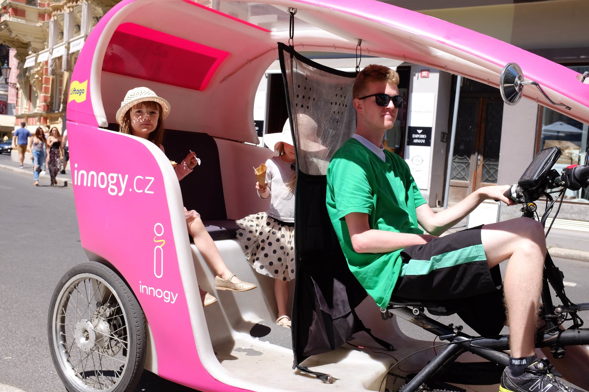 jak ve varech cestovat jedine riksou